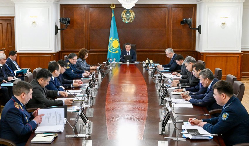 «Заң мен Тәртіп» – жаңа Конституцияның негізгі қағидаты: Олжас Бектенов құқық бұзушылық профилактикасы жөніндегі ВАК отырысын өткізді