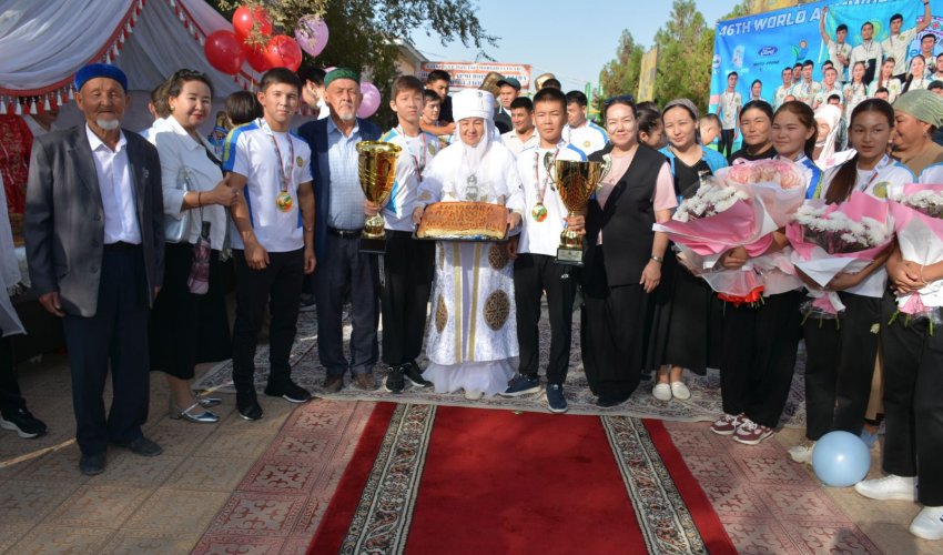 КӨК ТУЫМЫЗДЫ КӨКТЕ ЖЕЛБІРЕТКЕН ЧЕМПИОНДАР ЕЛГЕ ОРАЛДЫ