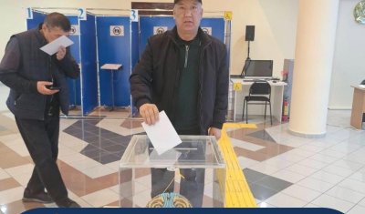 ҚР ЖАЗУШЫЛАР ОДАҒЫНЫҢ ТҮРКІСТАН ОБЛЫСТЫҚ ФИЛИАЛЫНЫҢ ТӨРАҒАСЫ, АҚЫН АЙДАР СЕЙДАЗЫМ ӨЗ ТАҢДАУЫН ЖАСАДЫ