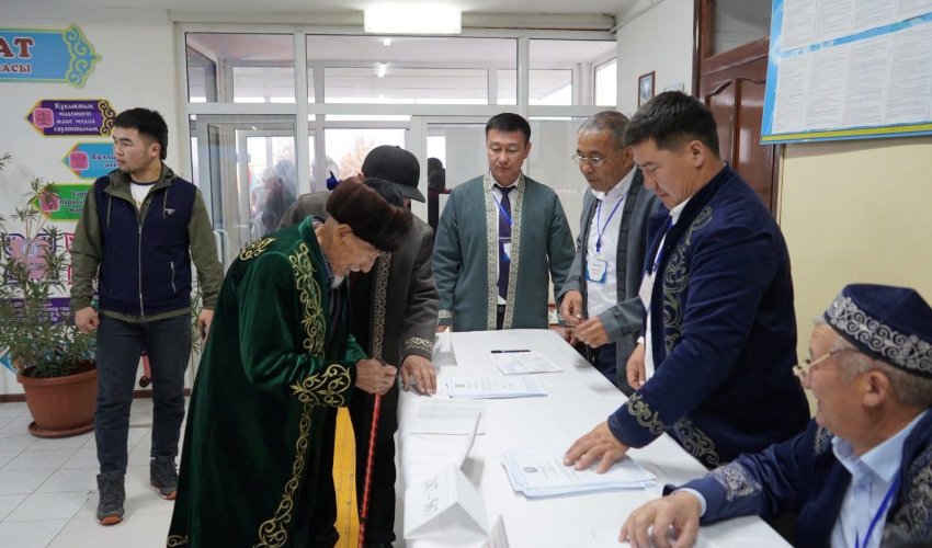 ҚАЗЫҒҰРТ АУДАНЫНДА 100 ЖАСТАН АСҚАН ҚАРИЯ РЕФЕРЕНДУМДА ДАУЫС БЕРДІ