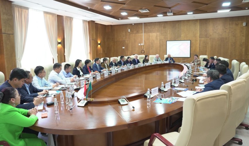 ТҮРКІСТАН ОБЛЫСЫНДА ҚЫТАЙ ИНВЕСТОРЛАРЫМЕН ЫНТЫМАҚТАСТЫҚТЫ КЕҢЕЙТУ МӘСЕЛЕЛЕРІ ТАЛҚЫЛАНДЫ