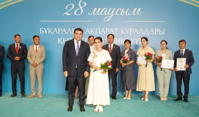 ТҮРКІСТАН ОБЛЫСЫНДА ПРЕЗИДЕНТ АТЫНАН БАҚ ӨКІЛДЕРІНЕ БАСПАНА КІЛТІ ТАБЫСТАЛДЫ