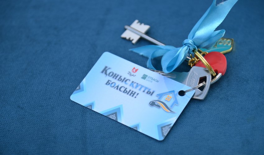 ШЫМКЕНТ: РЕСПУБЛИКА КҮНІ ҚАРСАҢЫНДА 300-ДЕН АСТАМ ОТБАСЫНА ПӘТЕР КІЛТТЕРІ ТАБЫСТАЛДЫ