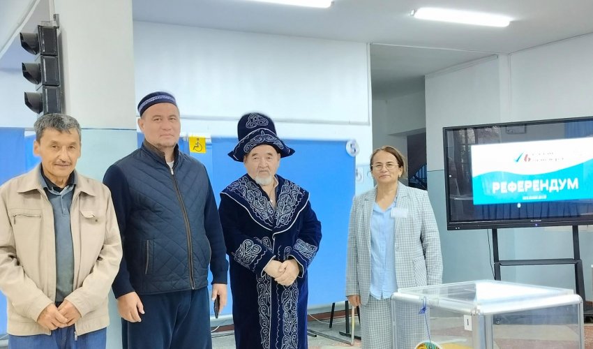 Шымкентцам дарят подарки в ходе референдума
