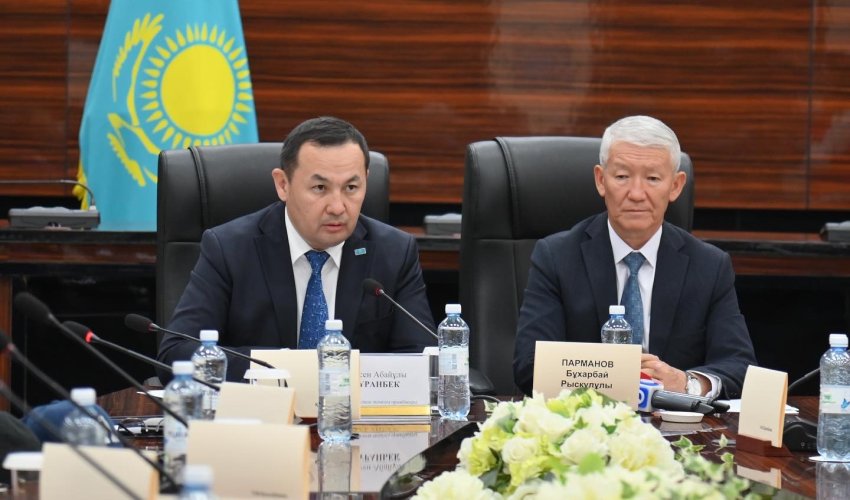 ҚОҒАМДЫҚ КЕҢЕСТІҢ ЖАҢА ҚҰРАМЫ АЛҒАШҚЫ ОТЫРЫСЫН ӨТКІЗДІ