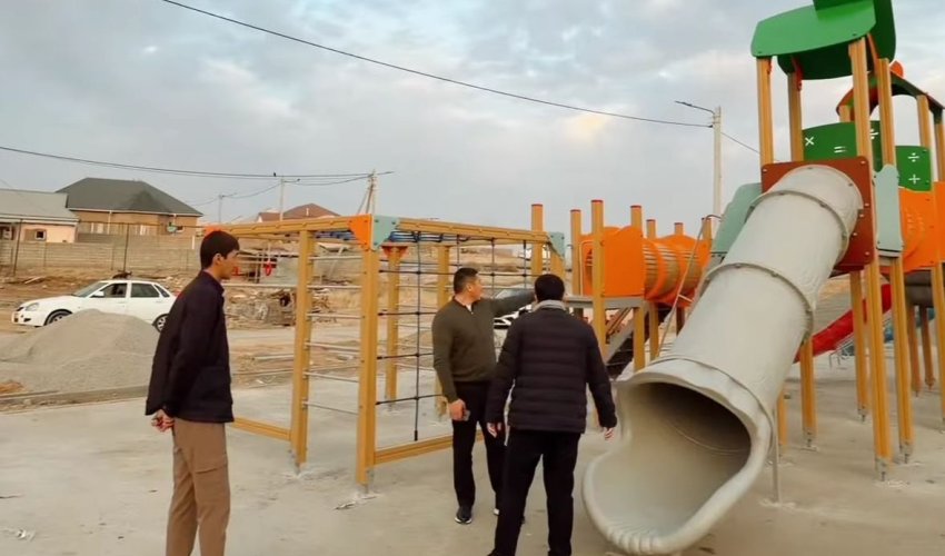 В ТУРАНСКОМ РАЙОНЕ ПРОДОЛЖАЕТСЯ СТРОИТЕЛЬСТВО ДЕТСКИХ И СПОРТИВНЫХ ПЛОЩАДОК