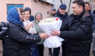 КӨКСАЙ: ЕСКІ ҮЙЛЕРДЕГІ ОТБАСЫЛАР ҚОНЫС АУДАРДЫ