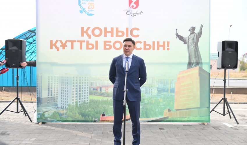 РЕНОВАЦИЯ БАҒДАРЛАМАСЫ: ҚАЛА ӘКІМІ ПӘТЕР КІЛТТЕРІН ТАПСЫРДЫ