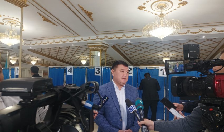 “АМАНАТ” ПАРТИЯСЫНЫҢ ТӨРАҒАСЫ РЕФЕРЕНДУМДА ДАУЫС БЕРДІ