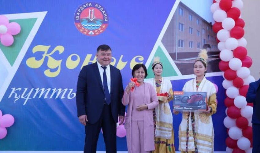Шардара ауданында әлеуметтік қолдау жалғасуда жаңа 60 пәтер пайдалануға берілді