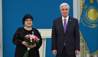 АҚОРДАДА МАҚПАЛ ЖҮНІСОВАҒА ЖОҒАРЫ МЕМЛЕКЕТТІК МАРАПАТ ТАБЫСТАЛДЫ