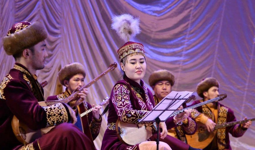 КАЗАХСКИЙ ОРКЕСТР НАРОДНЫХ ИНСТРУМЕНТОВ ВЫСТУПИЛ ПОД НАРОДНЫЕ Аплодисменты В ШЫМКЕНТЕ