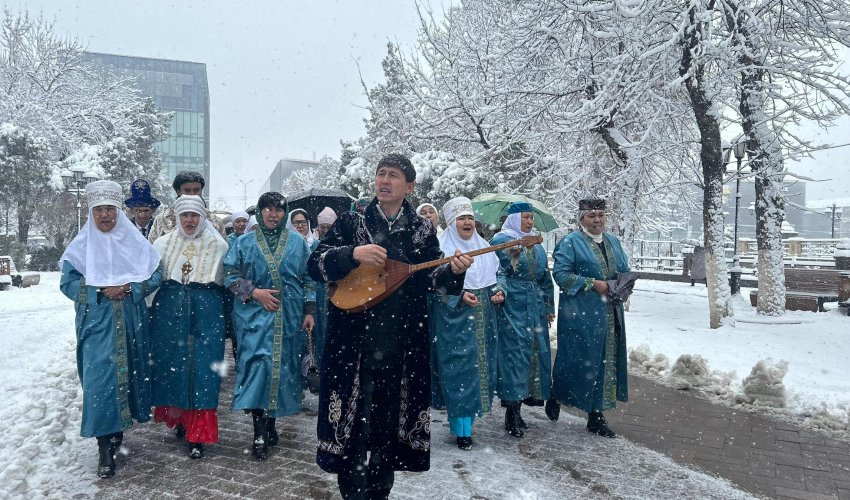 АҚСАҚАЛДАРДЫҢ АҚ БАТАСЫН АЛДЫ