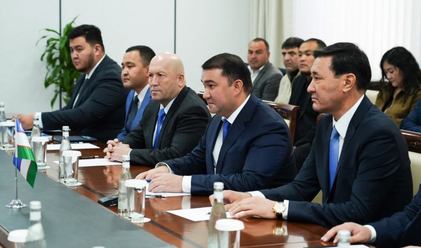 ТҮРКІСТАН ОБЛЫСЫНЫҢ ӘКІМІ ӨЗБЕКСТАНҒА ЖҰМЫС САПАРЫМЕН БАРЫП, ТУРИЗМДІ ДАМЫТУ БОЙЫНША КЕЛІССӨЗДЕР ЖҮРГІЗДІ