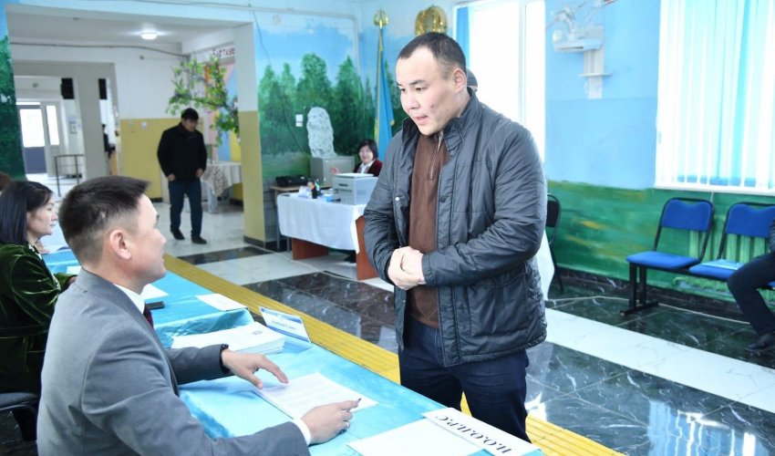 РЕФЕРЕНДУМ: ТҮРКІСТАН ОБЛЫСЫНДА ҚАЗАҚ КҮРЕСІНЕН ӘЛЕМ КУБОГЫНЫҢ КҮМІС ЖҮЛДЕГЕРІ ДАУЫС БЕРДІ