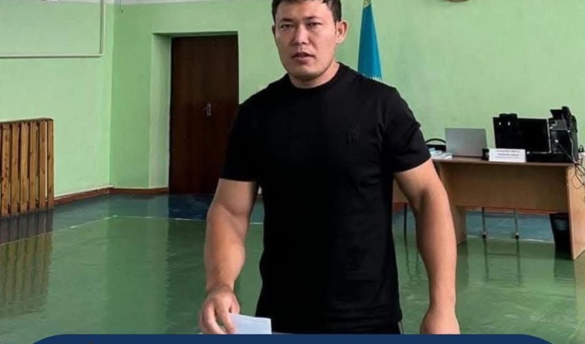 ТУРКЕСТАН: В ШАРДАРЕ 12-КРАТНЫЙ ЧЕМПИОН МИРА ПО АРМРЕСТЛИНГУ НУРДАУЛЕТ АЙДАРХАН ПРОГОЛОСОВАЛ НА РЕФЕРЕНДУМЕ