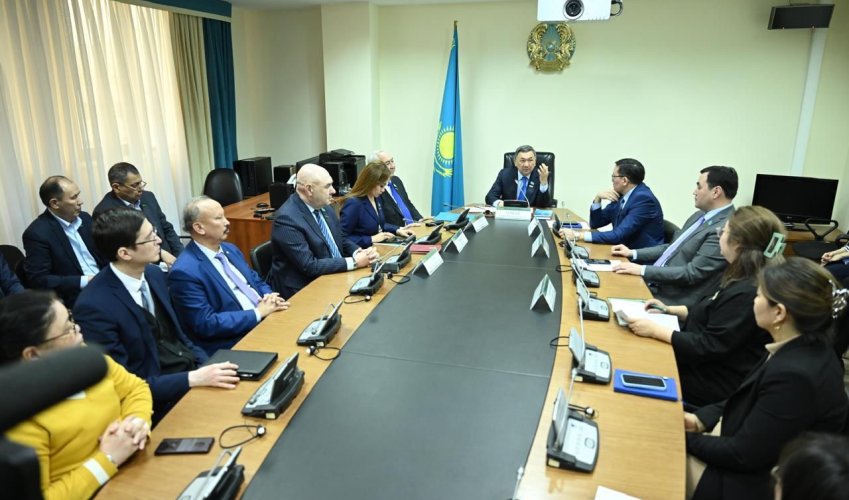 Фракция «Ауыл» обсудила проект новой Конституции и предложила усилить разъяснительную работу среди населения