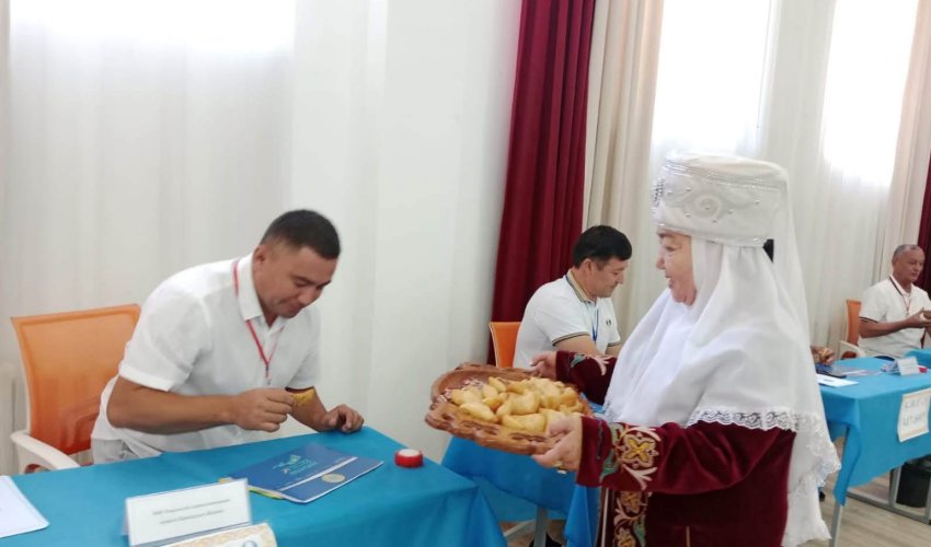 Құрылтай: Сауранда сайлаушыларға ұлттық дәмдер ұсынылды