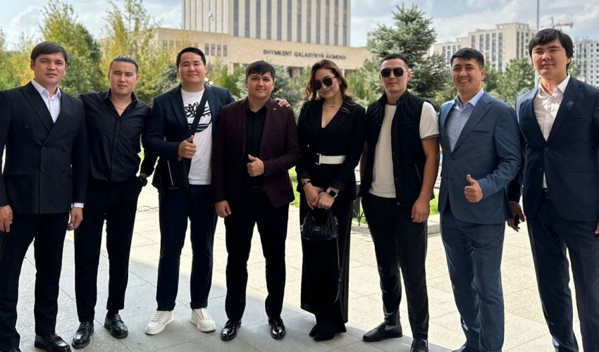 ӨНЕР ЖҰЛДЫЗДАРЫ ДА РЕФЕРЕНДУМҒА ҚАТЫСЫП ЖАТЫР