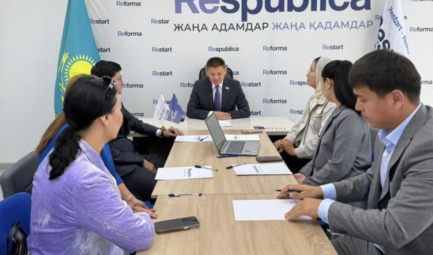 МӘЖІЛІС ДЕПУТАТЫ ІСКЕР ӘЙЕЛДЕР ҚАУЫМЫМЕН КЕЗДЕСТІ