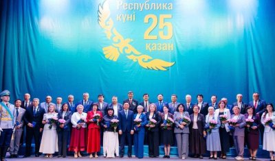 Атырауда Республика күніне орай азаматтар марапатталды