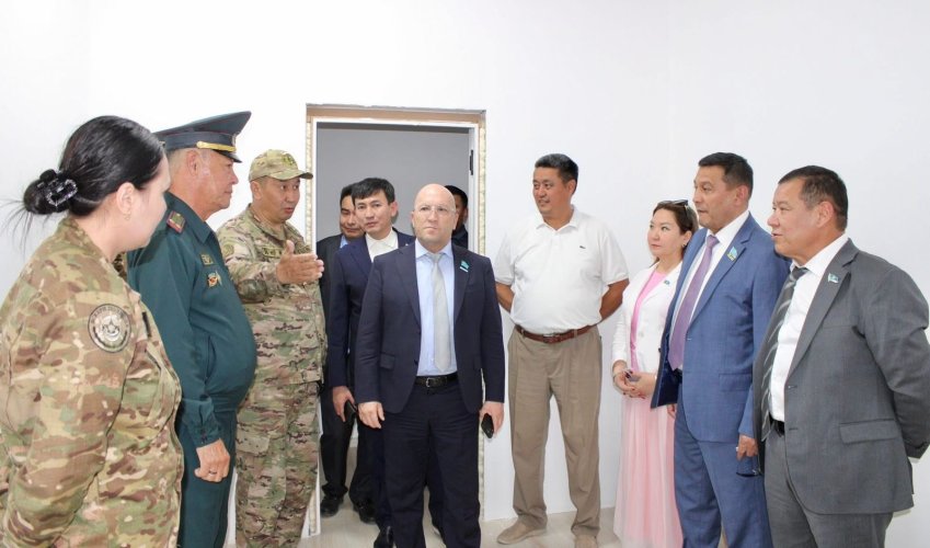 Депутаттар облыстық жинақтау бекеті мен аумақтық қорғаныс бригадасының жұмысымен танысты