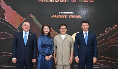 Аида Балаева Джеки Чанды Қазақстандағы түсірілімнің басталуымен құттықтады