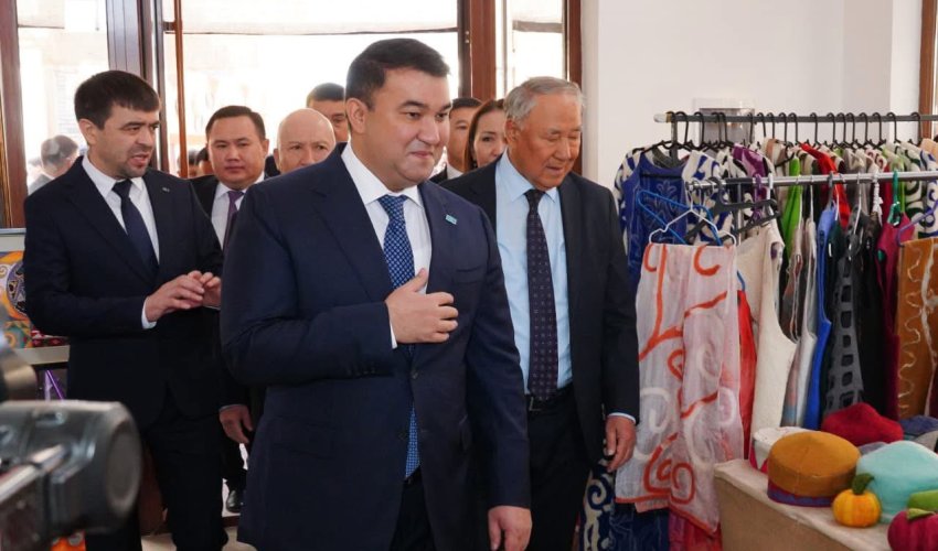 ТҮРКІСТАНДА ТҮРКІ ЕЛДЕРІНІҢ ҚОЛӨНЕРШІЛЕР ОРТАЛЫҒЫ АШЫЛЫП, ҚОЛӨНЕРШІЛЕРДІҢ ХАЛЫҚАРАЛЫҚ ФЕСТИВАЛІ ӨТТІ