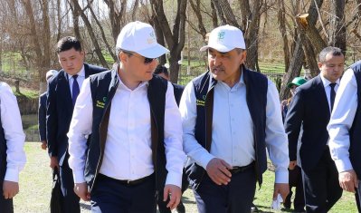 Президентская инициатива «Таза Қазақстан»: Олжас Бектенов принял участие в акции «Мөлдір бұлақ» в Туркестанской области