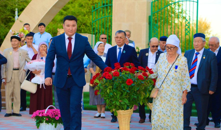 ТУРКЕСТАН: В ОТЫРАРЕ ПРОШЕЛ ПРАЗДНИЧНЫЙ ВЕЧЕР, ПОСВЯЩЕННЫЙ ШАМШИ КАЛДАЯКОВУ