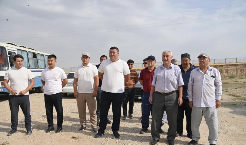 В Туранском районе в рамках акции «Таза Қазақстан" прошел широкомасштабный субботник